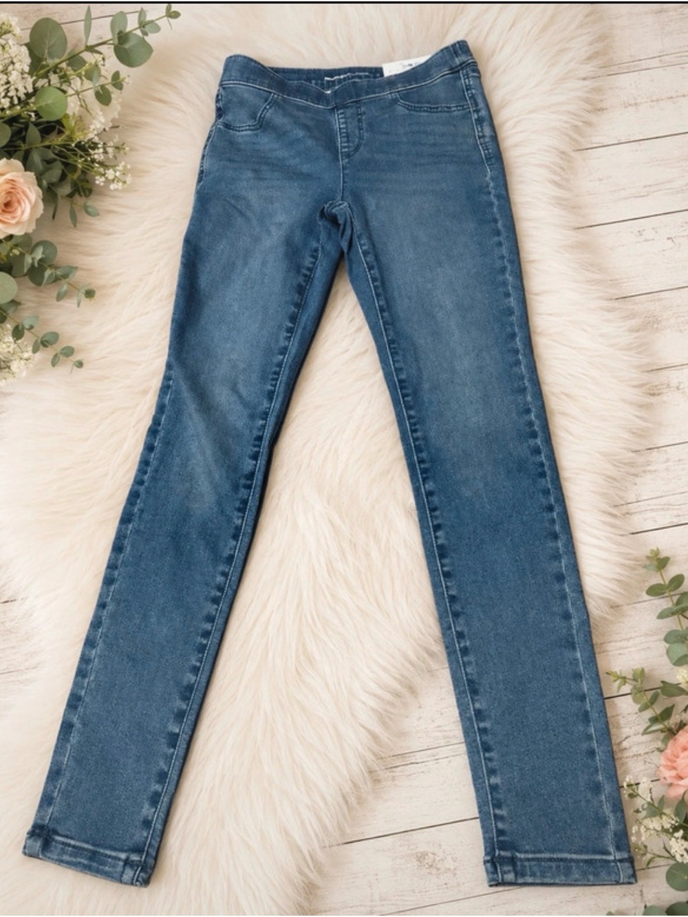 Classic Mid-Wash Blue Women’s Skinny Jeans